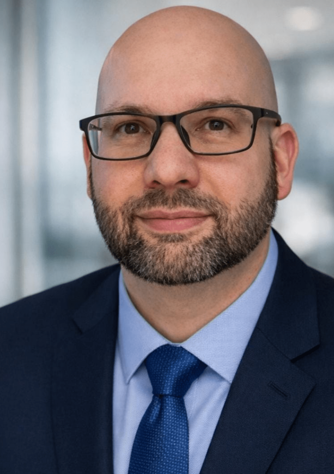 Mann mit Brille, blauem Anzug, für Betreuungsdienst Henk Wildeshausen Verden