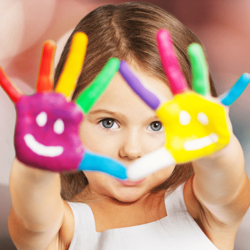 Kinderbetreuung beim Betreuungsdienst Henk in Wildeshausen mit fröhlichem Kind